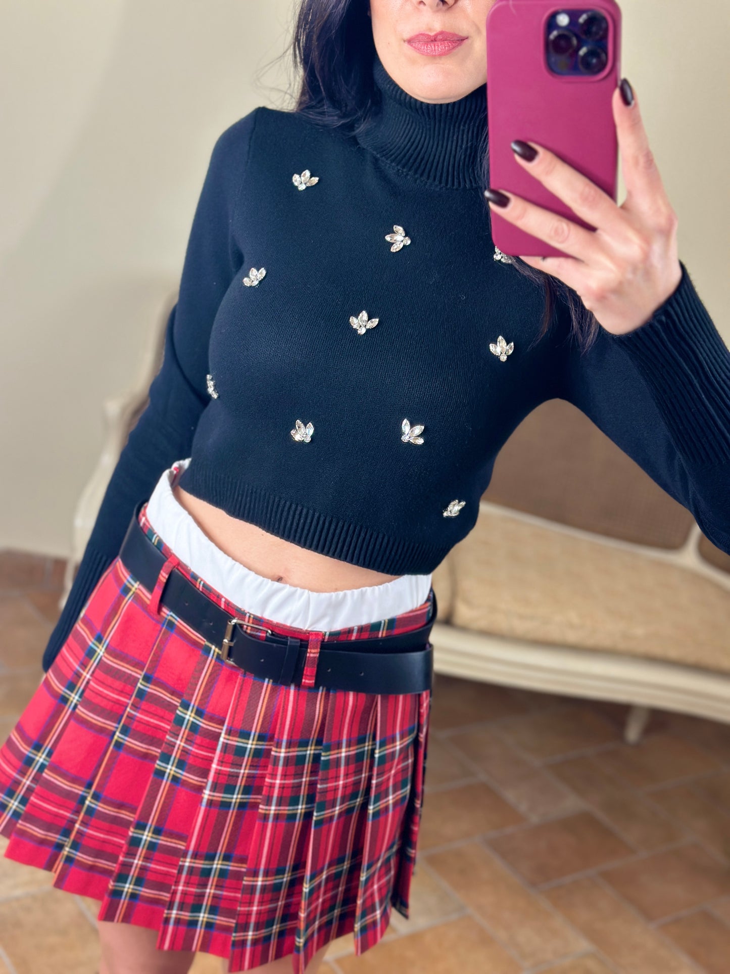 Uni Mè dolcevita crop con accessorio gioiello (nero e blu)