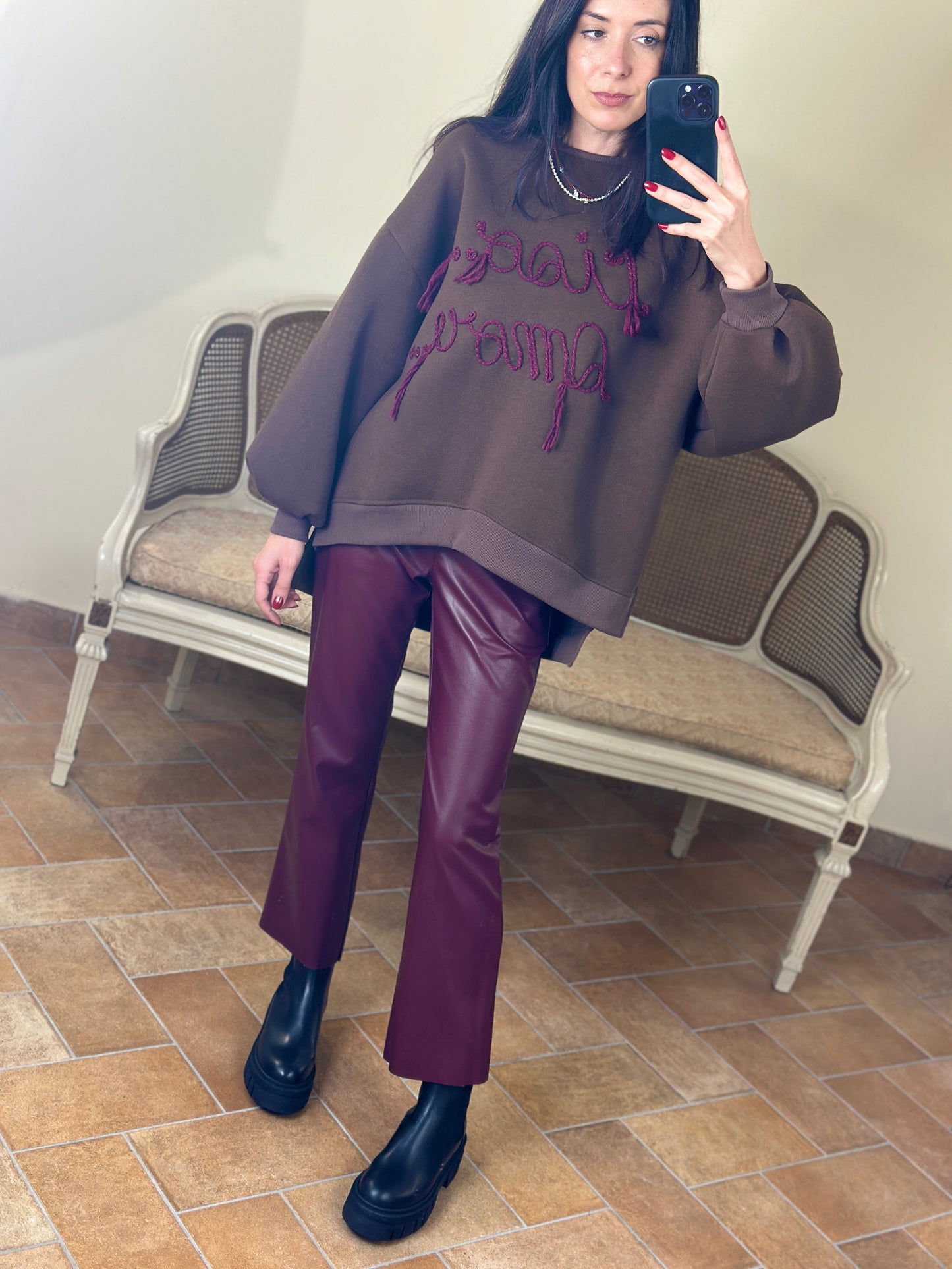 Tensione in Pantalone a trombetta ecopelle bordeaux