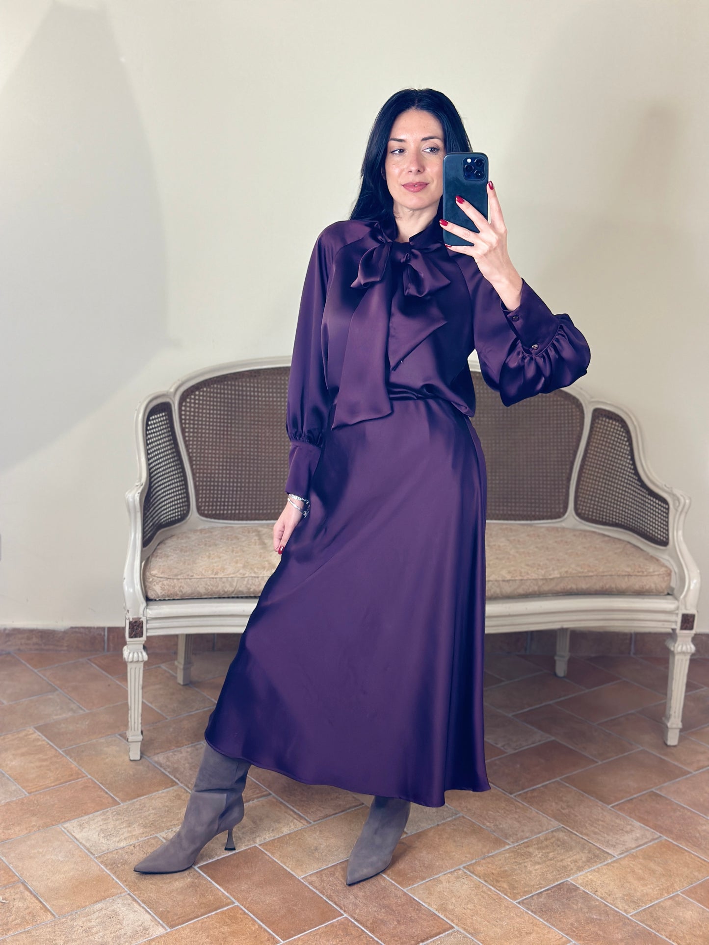 Tensione in Blusa bordeaux con fiocco