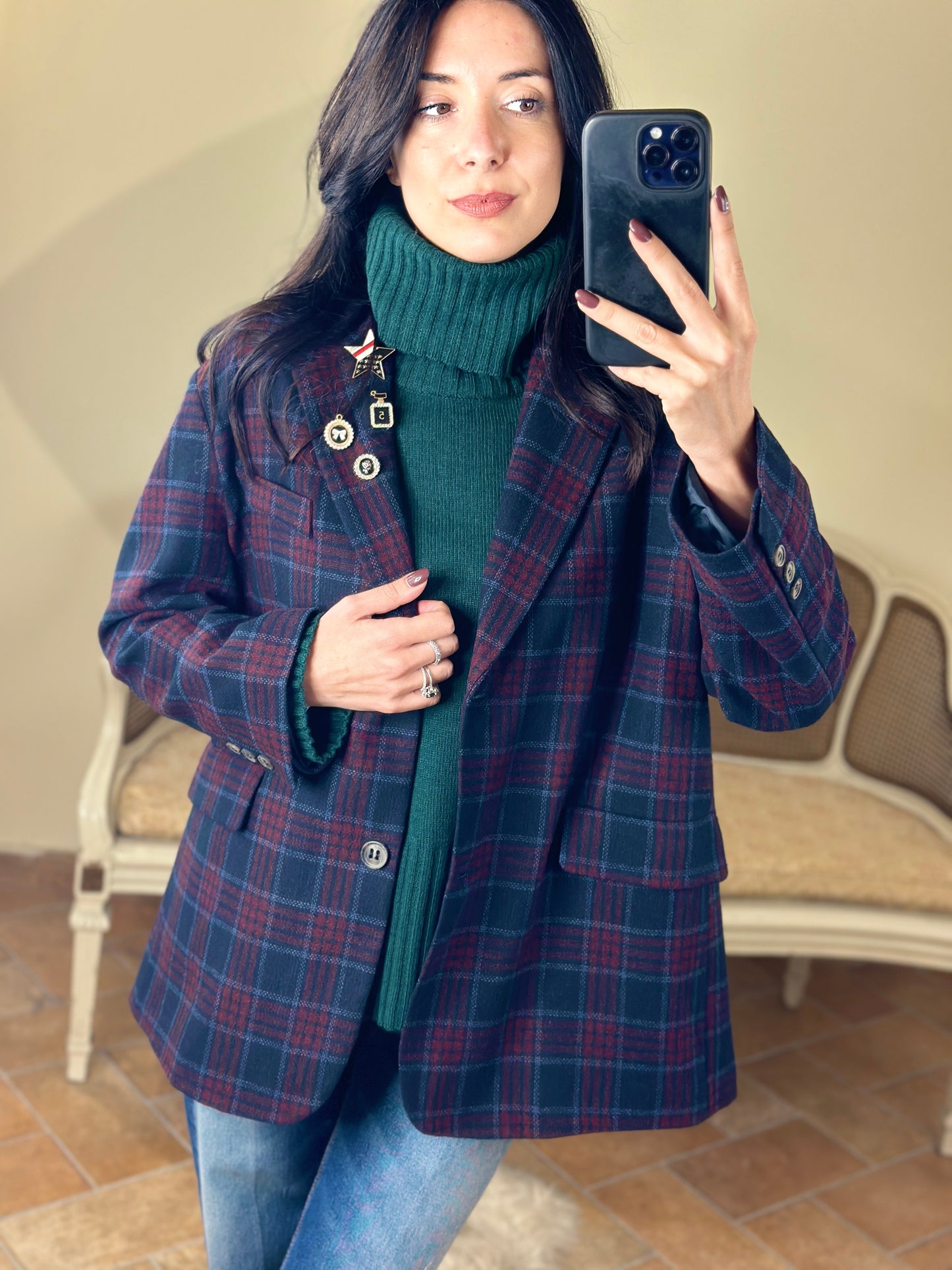 Tensione in Giacca tartan blu/bordeaux con spille