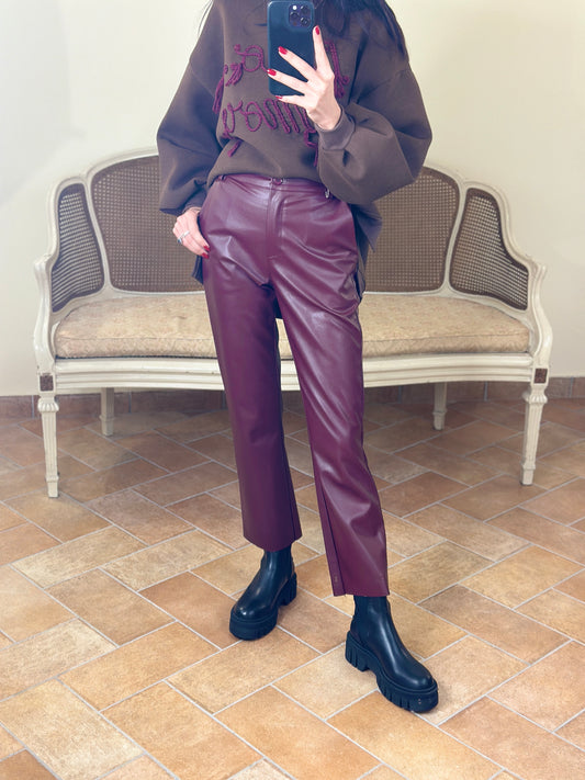 Tensione in Pantalone a trombetta ecopelle bordeaux