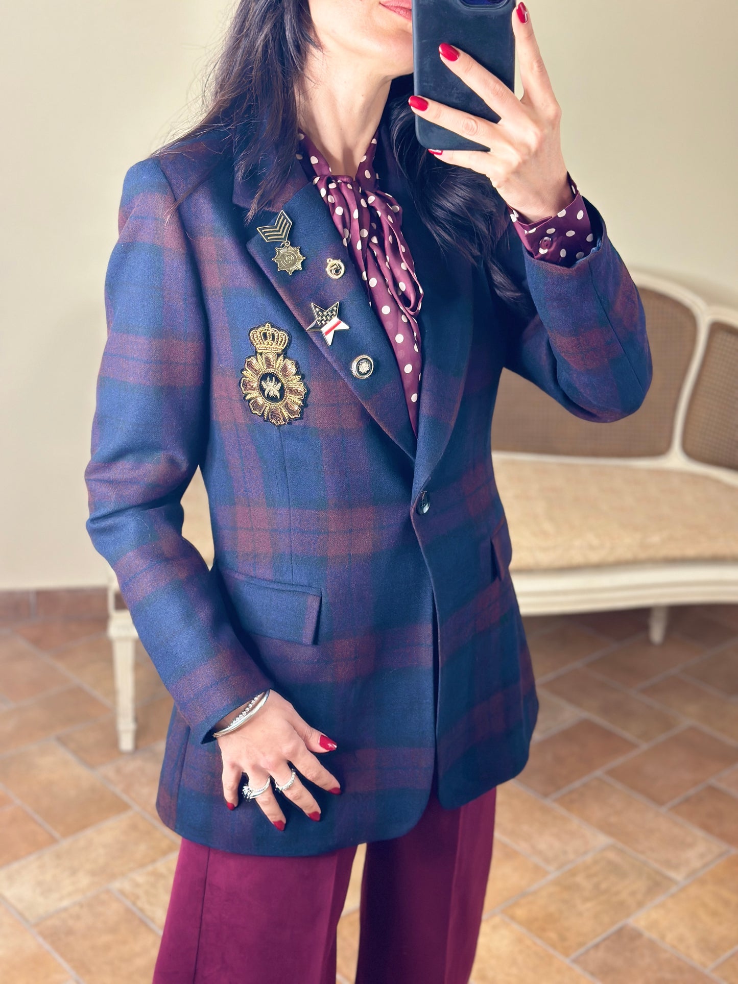 Tensione in giacca tartan blu/bordeaux un petto con spille