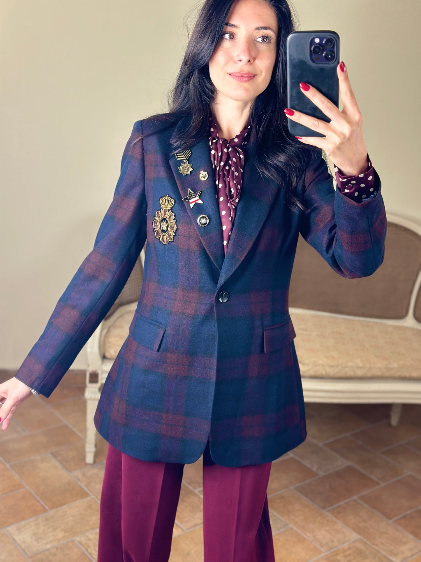 Tensione in giacca tartan blu/bordeaux un petto con spille