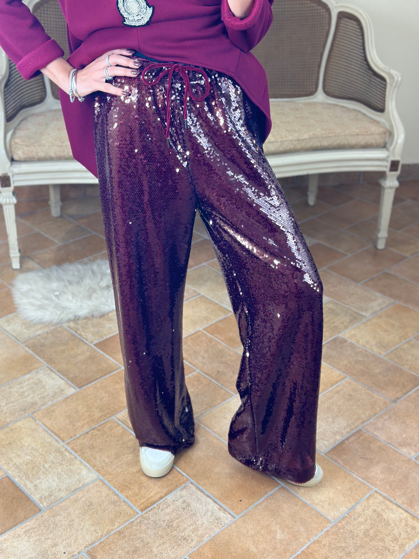 Tensione in Pantalone con paillettes bordeaux a palazzo