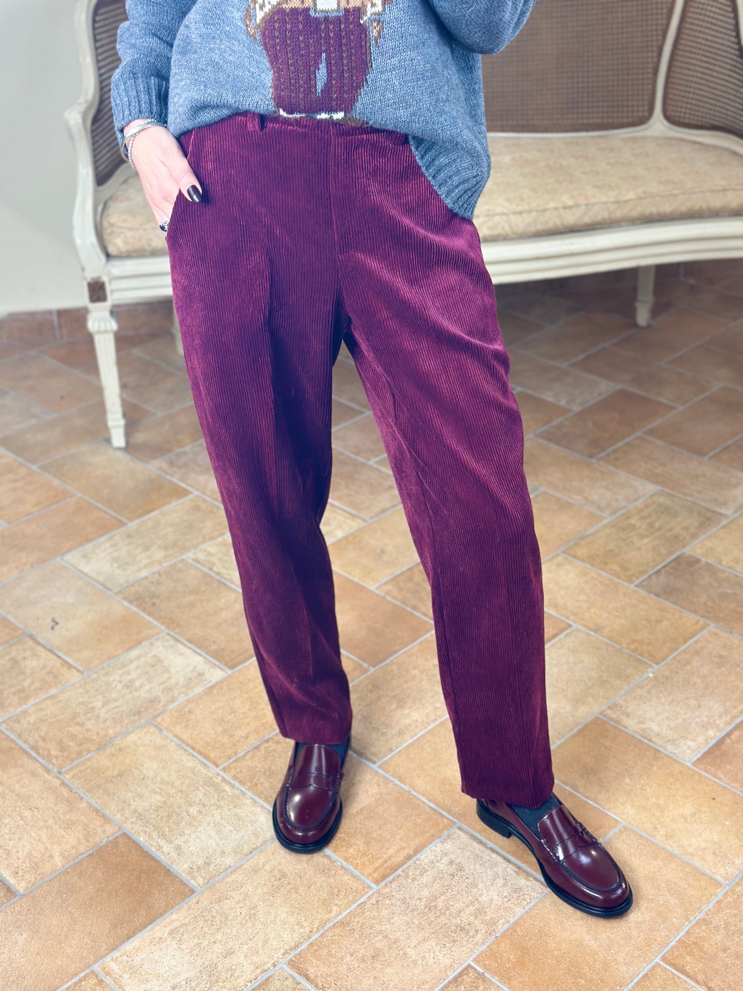 Tensione in Pantalone in velluto a costine carrot BURGUNDY