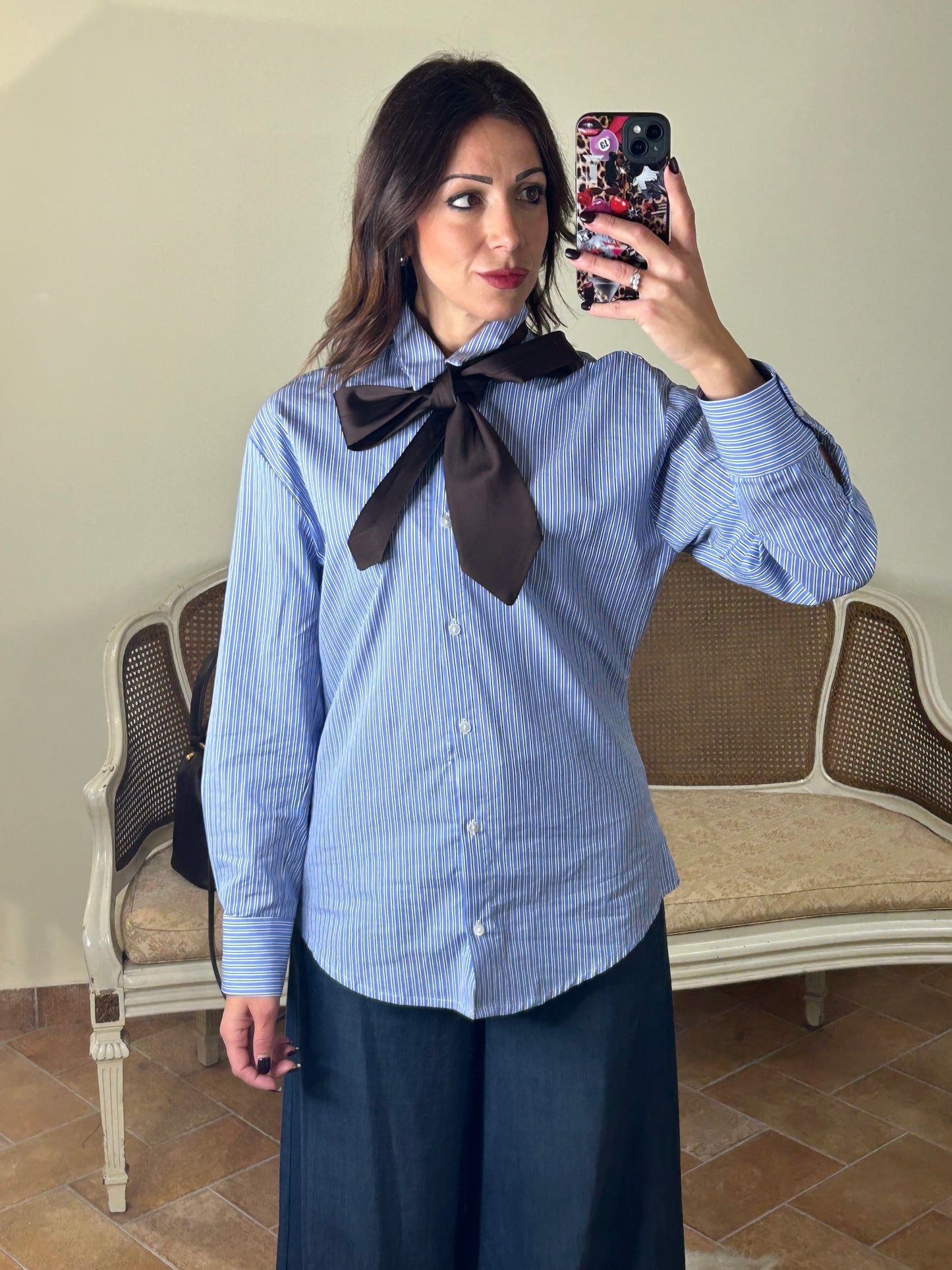 Tensione in Camicia in a righe celeste con cravatta/fiocco cioccolato